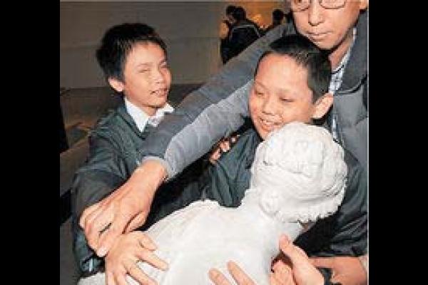 視障學生 摸出藝術