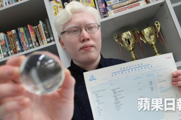 【DSE放榜】白化症兼剩1成視力試卷要放大 銘基考生28分想讀會計